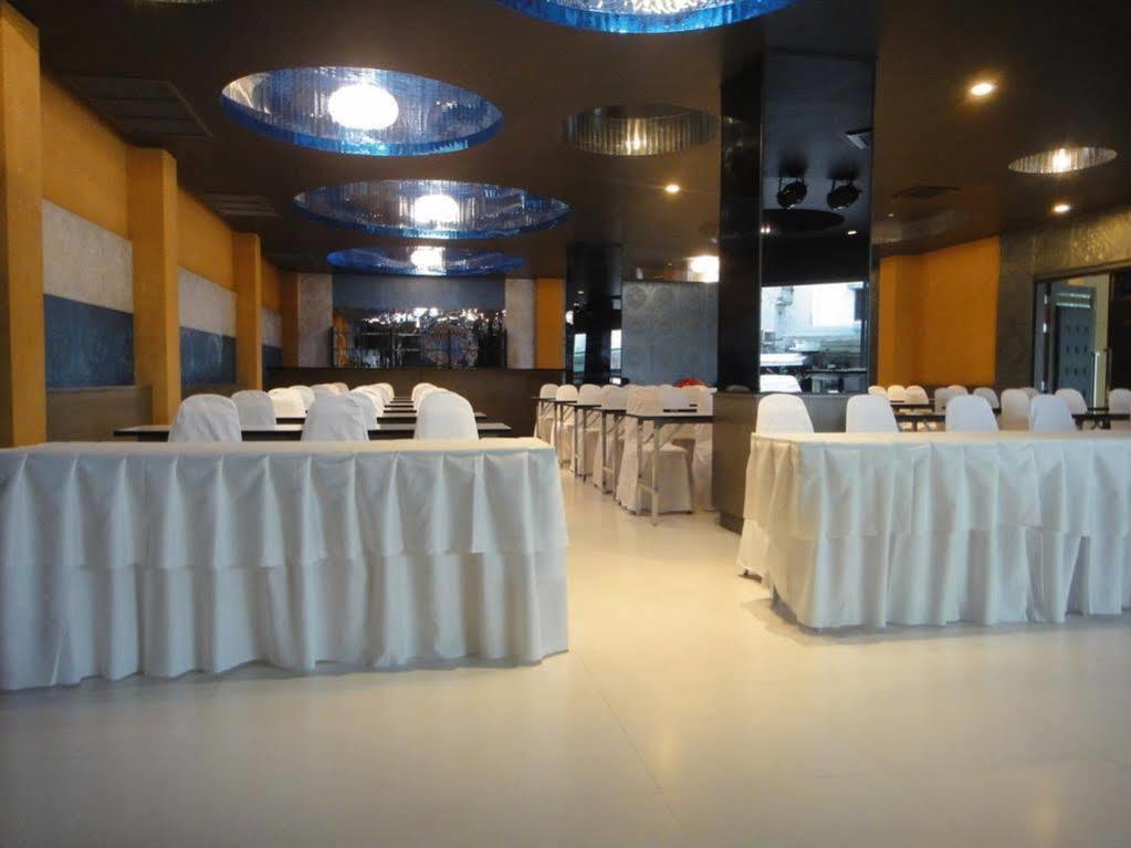 Twin Hotel Phuket Buitenkant foto