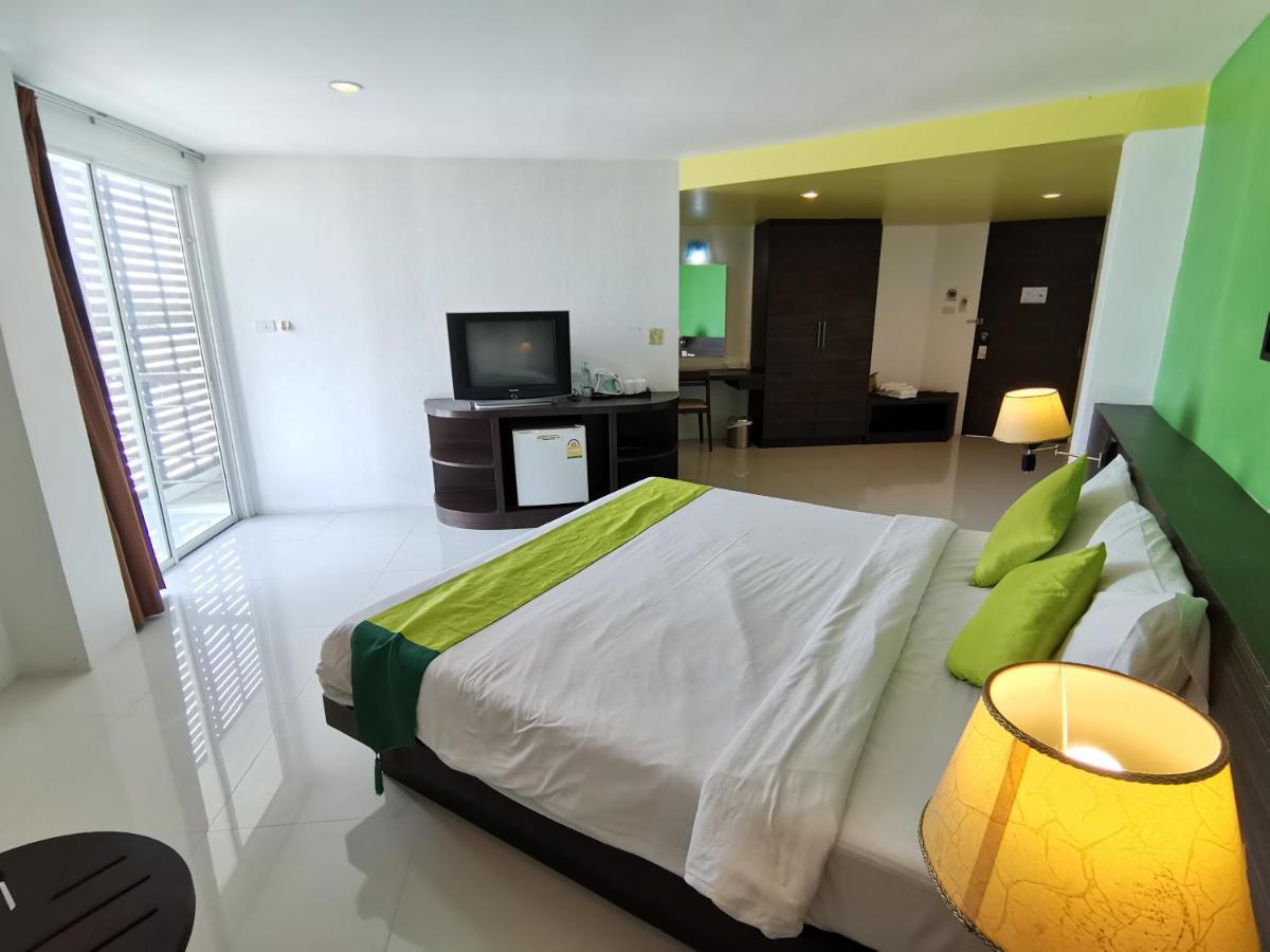 Twin Hotel Phuket Buitenkant foto